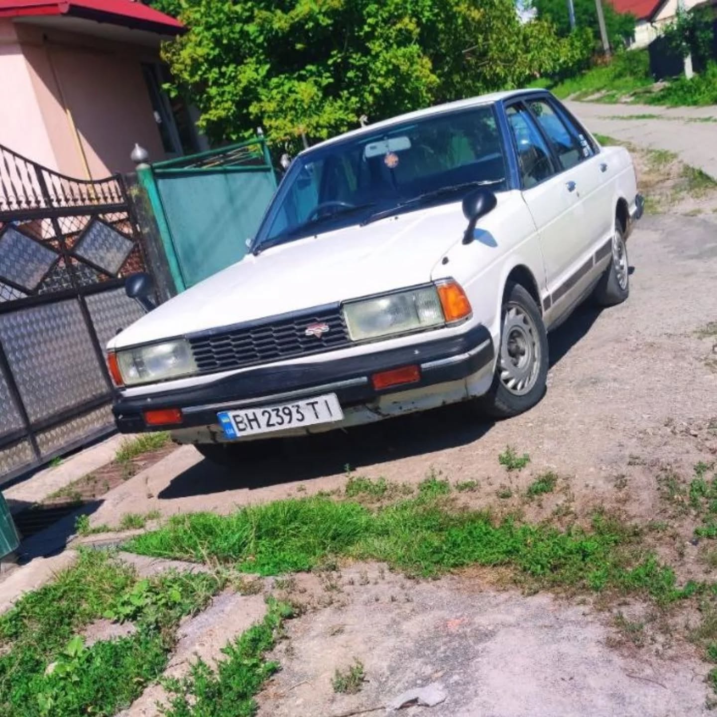 Цей 910 Bluebird бачив і кращі часи, але все ще на дорозі, так тримати!Власник - @ekb_farrt#nissan #bluebird #910