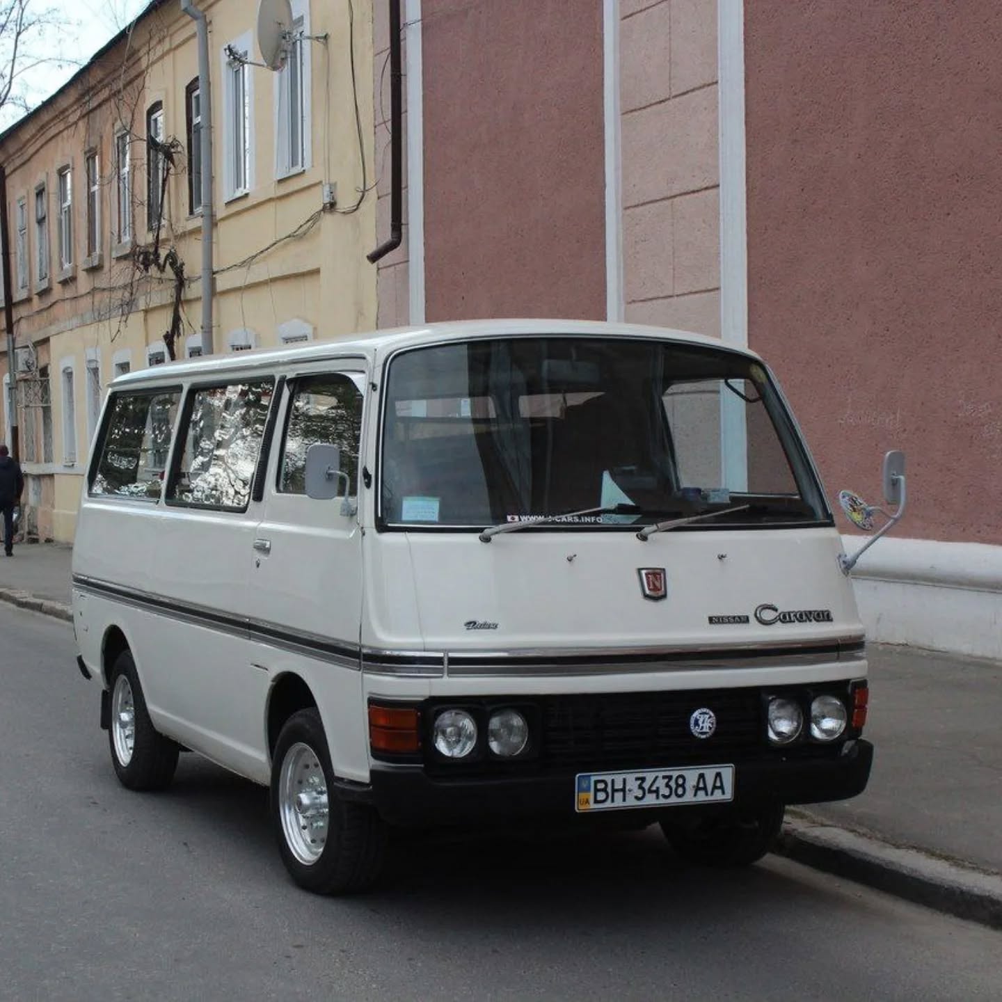 Сьогоднішній наш гість - бус Nissan Caravan в просто музейному стані! Величезна повага власнику @maxcarout і за доволі незвичний вибір бази для проекту і за доведення і підтримання такого стану!#nissan #caravan #nissanbus #jdminua