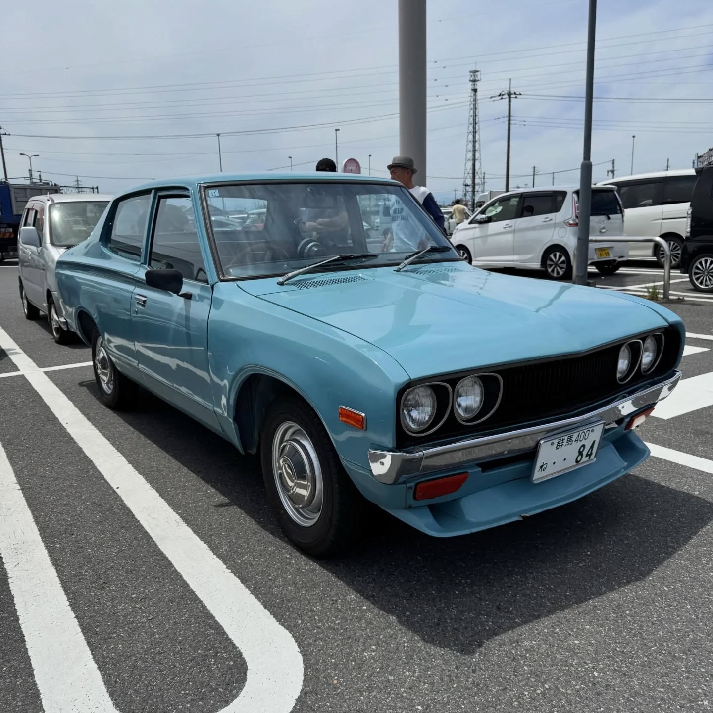 Таких штук навіть на фото не бачили - неймовірно рідкісний  Datsun 1500 Double Pickup UN521. 3 сидушки попереду, 3 -  ззаду. Фото @datsun_tokyo#datsun #nissan #jdm #japan #datsun1500